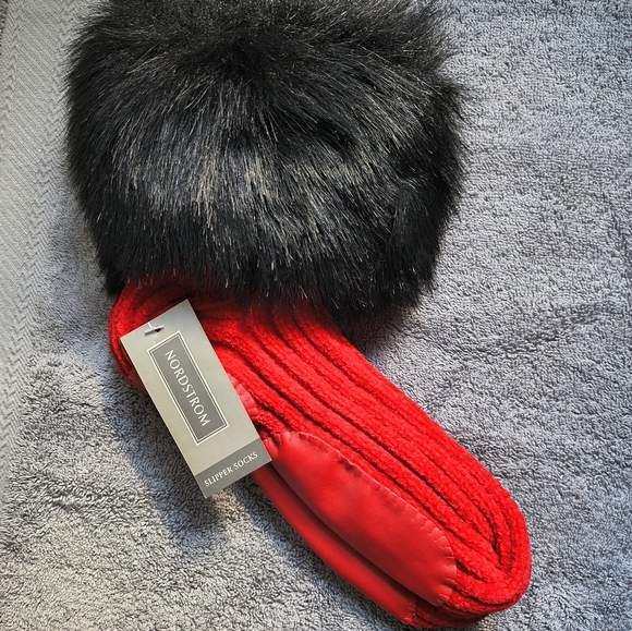 Nordstrom Womens Black and Red Slipper Socks One Size 9-11 Lounging Relaxed Fit - Picture 2 of 9